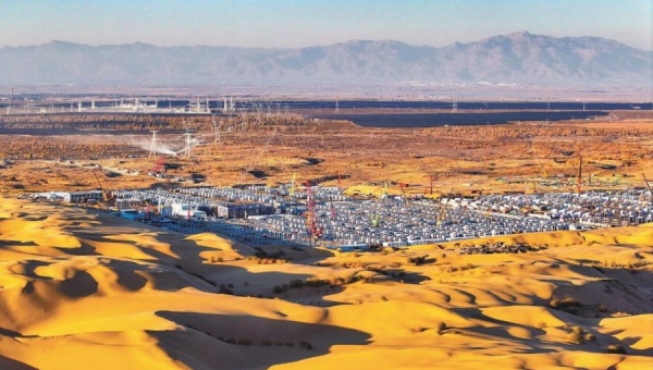 Giant energy storage facility takes shape in China's Kubuqi Desert