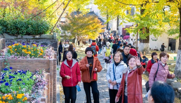 Aging in style: China's new silver generation spends more on joy