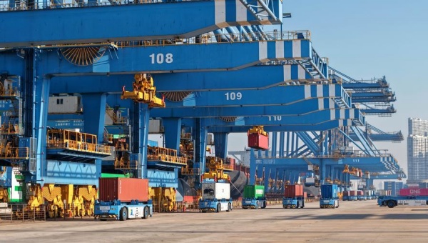 China's foreign trade sustains resilience with steady January-November growth