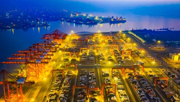 China's economy poised to achieve annual growth target with steady November momentum