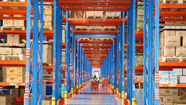 Booming express delivery industry reflects new drivers of China's economic growth