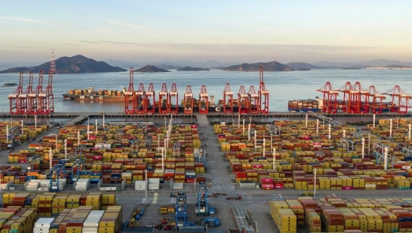 China's resilient foreign trade expands in 2025 amid global headwinds