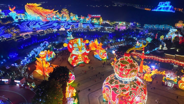 Zigong lantern festival lights up