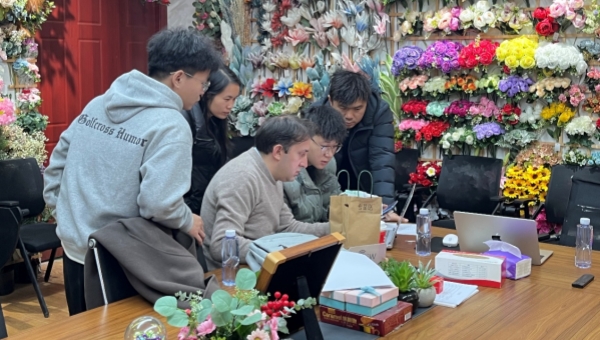 China's foreign trade sector buzzes with activity