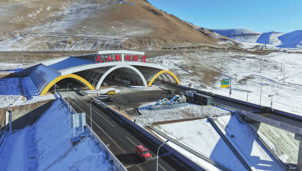 World's longest expressway tunnel opens to traffic, crossing Tianshan Mountains