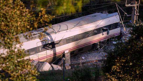 Xi extends condolences to Spanish King over high-speed train collision