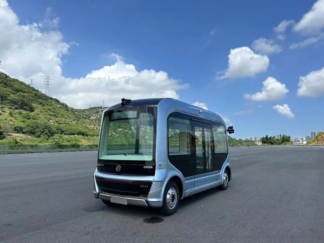 WeRide's autonomous driving minibus heads towards Switzerland's Zurich Airport