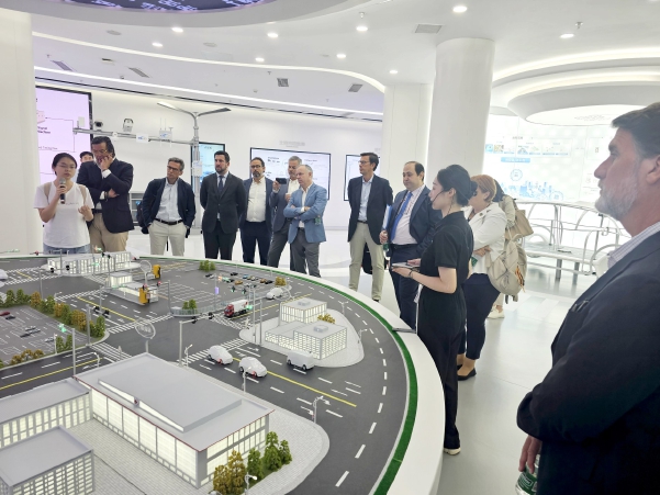 Spanish delegation visits Beijing E-Town for autonomous driving briefing