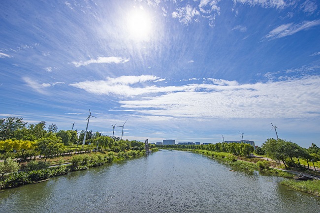 Autumnal hues sweep Beijing E-Town