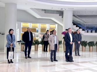 Australian delegation visits Beijing E-Town to experience autonomous driving