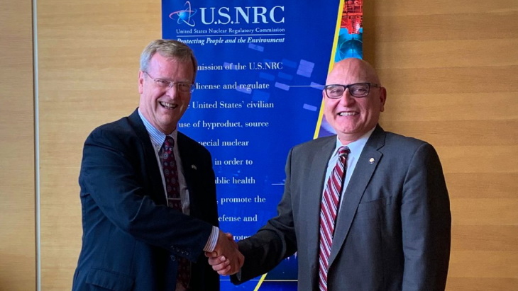 Dan-Dorman-and-Ramzi-Jammal-CNSC-NRC-agreement-Sept-2022-(CNSC).jpg