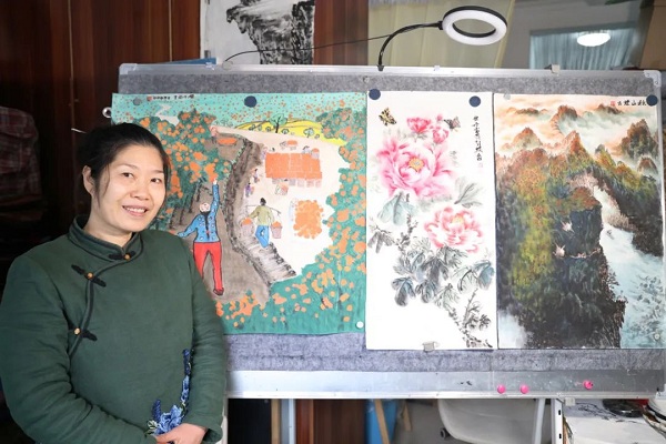 Painting dreams into reality: A housekeeper's artistic triumph over life's challenges 丨Faces