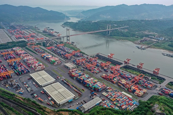 Land-sea trade corridor helps China better integrate with global market