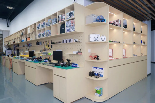 Youth automotive science education base opens in Liangjiang 