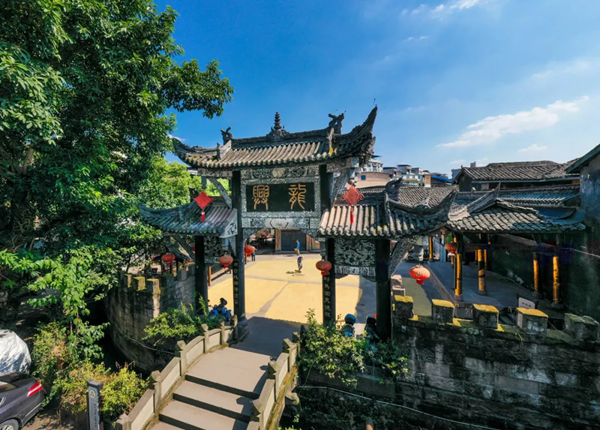 Longxing Ancient Town reopens after renovation