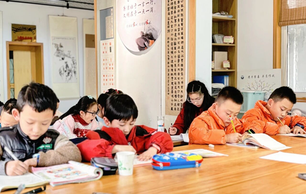 Liangjiang offers free winter holiday childcare