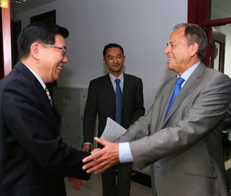 President Li Wei meets with chairman of 48 Group Club