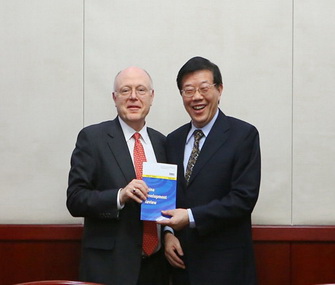 President Li Wei meets with PhRMA Chairman