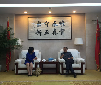Zhang Laiming meets with Cambridge professor