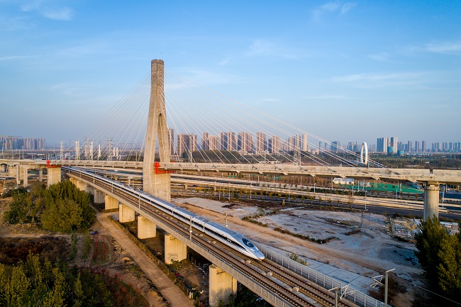 High-speed railway brings Zhengzhou and Hubei cities, Chongqing closer