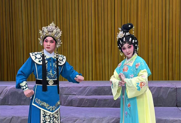 Timeless elegance of Hunan embroidery in opera costumes  