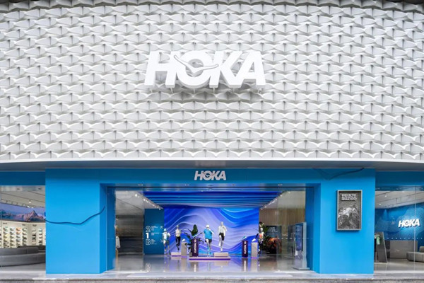 1749434772841057066.jpg HOKA.jpg