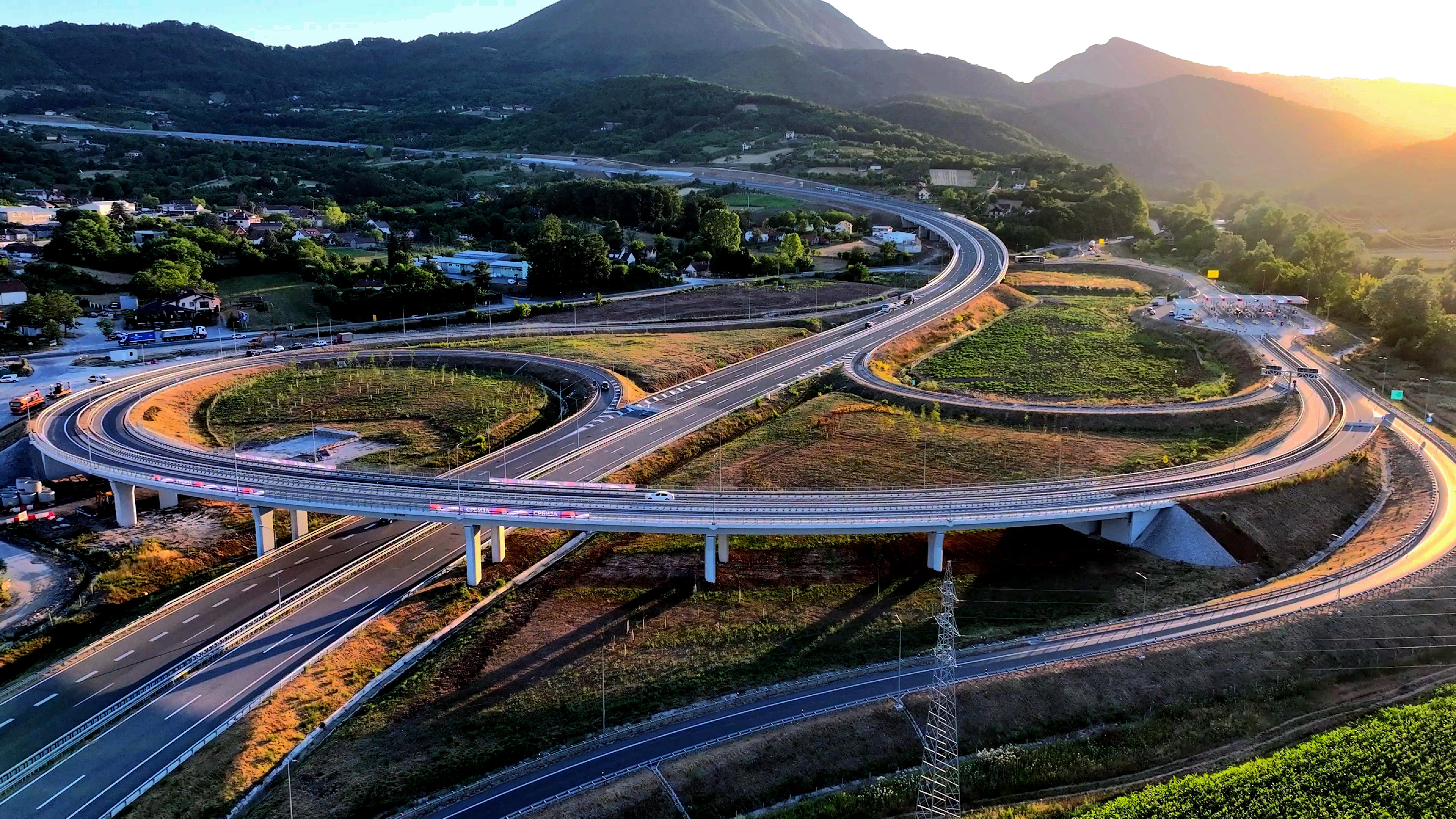 1761291783457086521.jpg 1761291783457086521.jpg