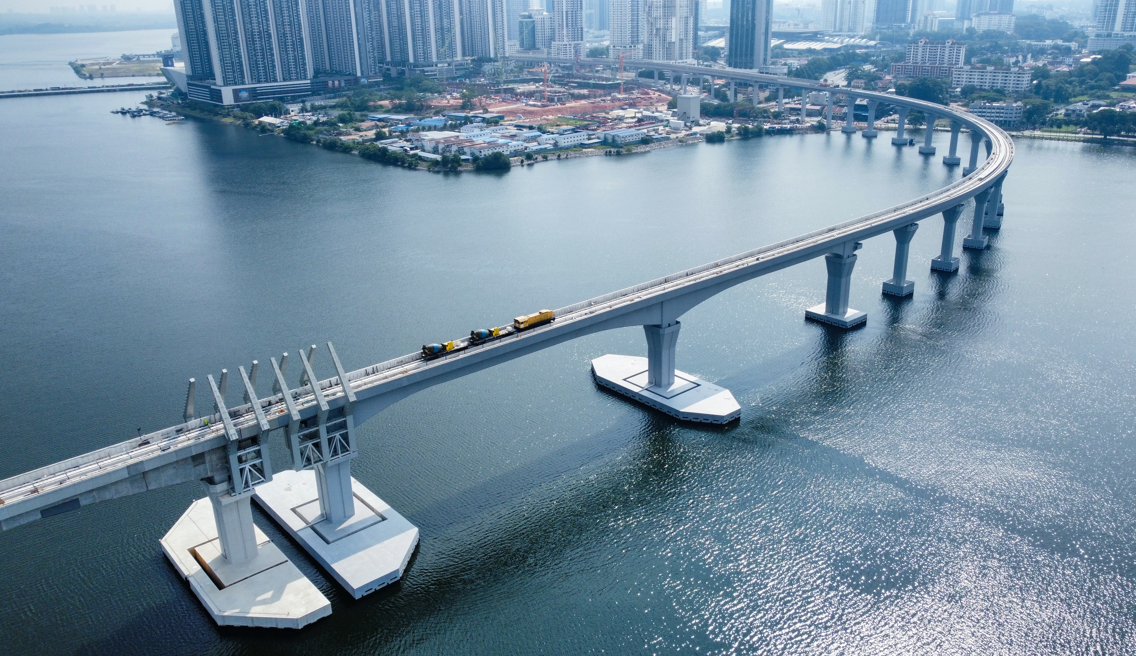 1761299062823023888.jpg 1761299062823023888.jpg