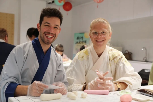 Expats in Jiading experience Mid-Autumn festivities