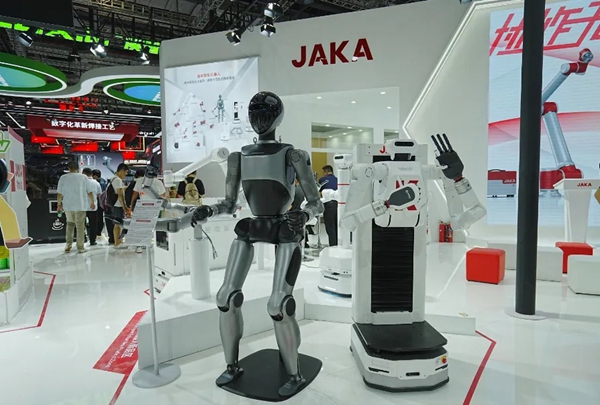 Robots from Minhang dazzle at CIIF 2025