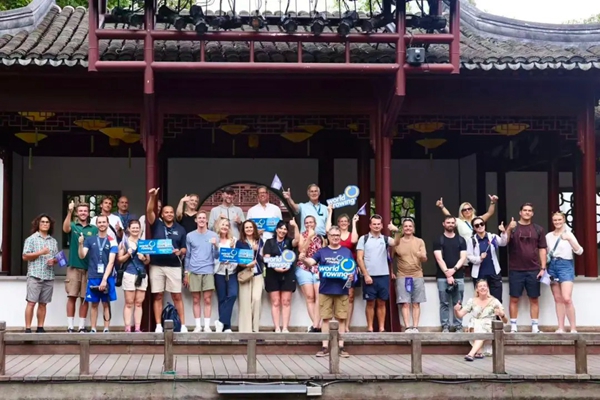 Intl journalists captivated by Zhujiajiao Ancient Town
