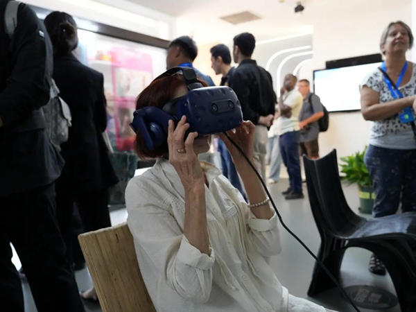 Intl media discovers modern urban development in Yangpu