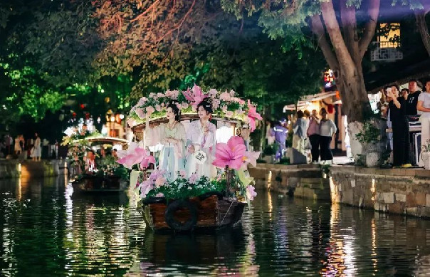 Shanghai experiences tourism boom during Dragon Boat Festival