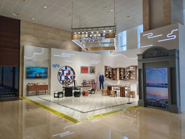 China's feather inlay craftsmanship highlights cultural heritage at 8th CIIE