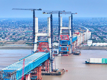 Chongqi Rail-Road Yangtze River Bridge enters final steel beam installation phase