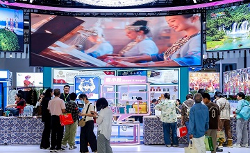 Attendees share insights at 2025 China travel mart