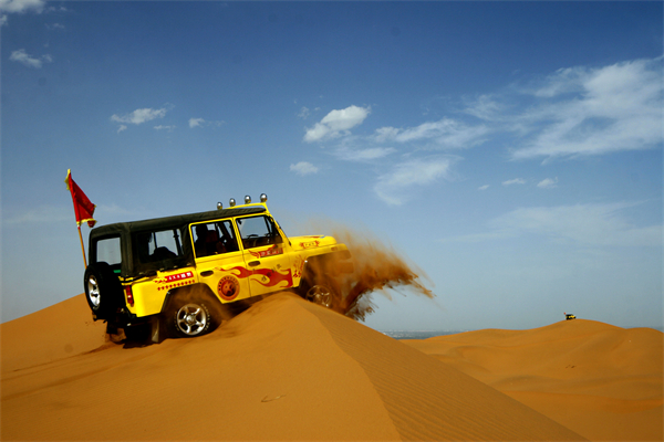 沙坡头——沙漠自驾车.jpg
