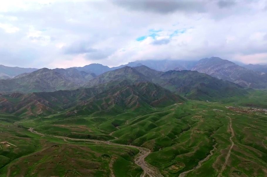 Helan Mountain flourishes after August rainfall