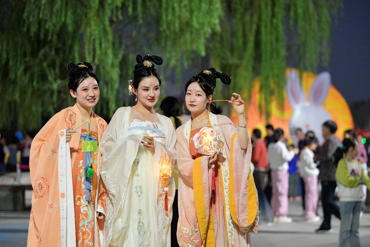 Yinchuan community celebrates Mid-Autumn Festival