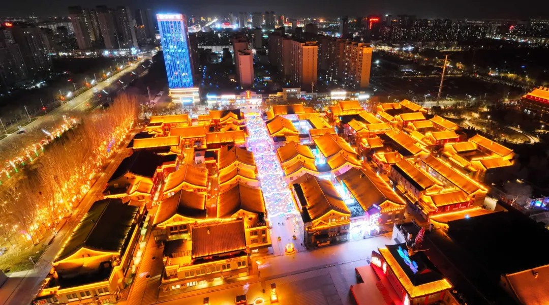 Stunning night views of Phoenix Fantasy City in Yinchuan attract flocks of tourists