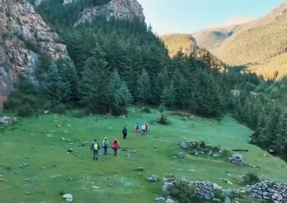 Viewing the highest peak of Ningxia through aerial video