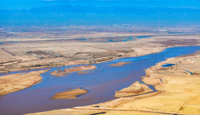 Embrace stunning morning light at Yinchuan section of Yellow River