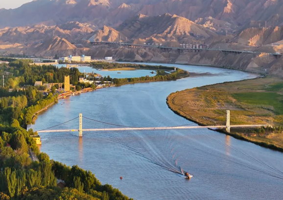 Explore gorgeous autumn scenery in Ningxia's Shapotou Scenic Area