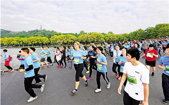 Hangzhou marathon attracts 35,000 runners