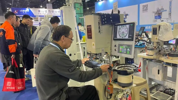 1763719508093047119.jpg 装备.jpg