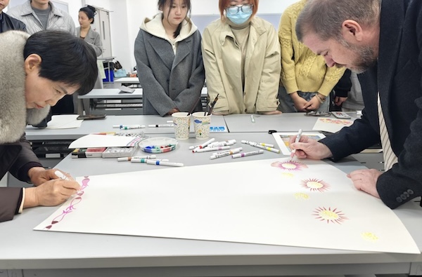 1765529391522080371.jpg 1998710781050191872_1280px.jpg