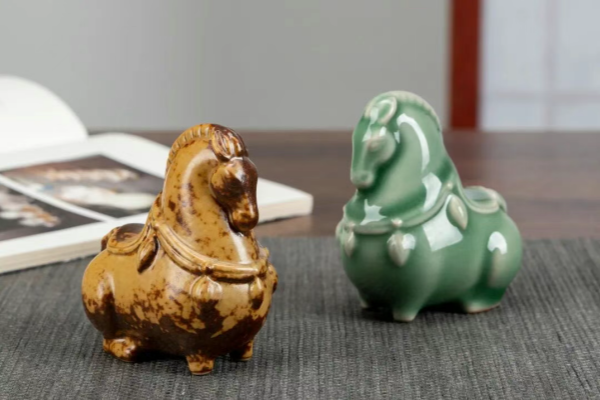 Longquan's horse-themed cultural products gain popularity