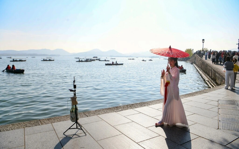 G9fQJwhXEAAGXVS (1).jpg