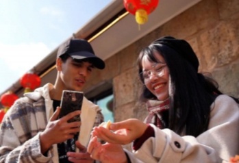 Intl students experience Chinese New Year spirit in Lishui