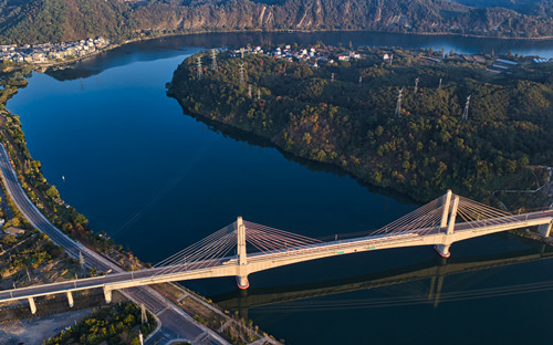Hangzhou-Quzhou high-speed rail handles 140,000 passenger trips in first month